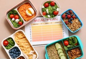 A weekly layout of healthy meal plans for diabetic patients, featuring balanced portions of vegetables, proteins, and whole grains.
